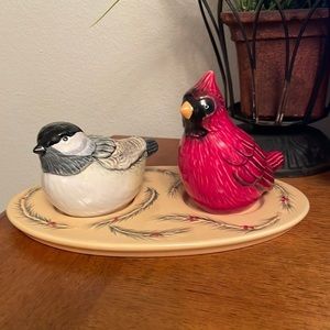 Holiday Birds Salt & Pepper Shakers Ceramic Set with Plate Red Cardinal Bird